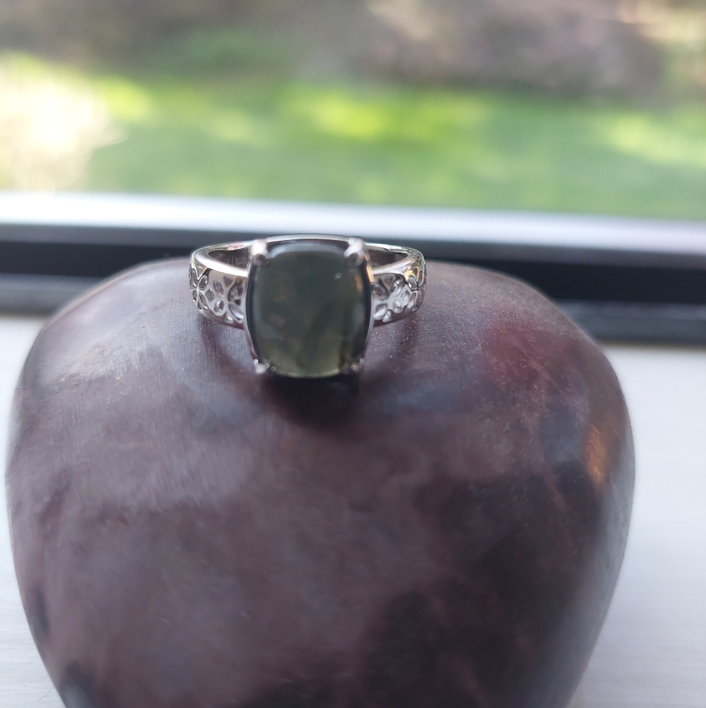 Malagasy Labradorite Ring Size 9 NWOT